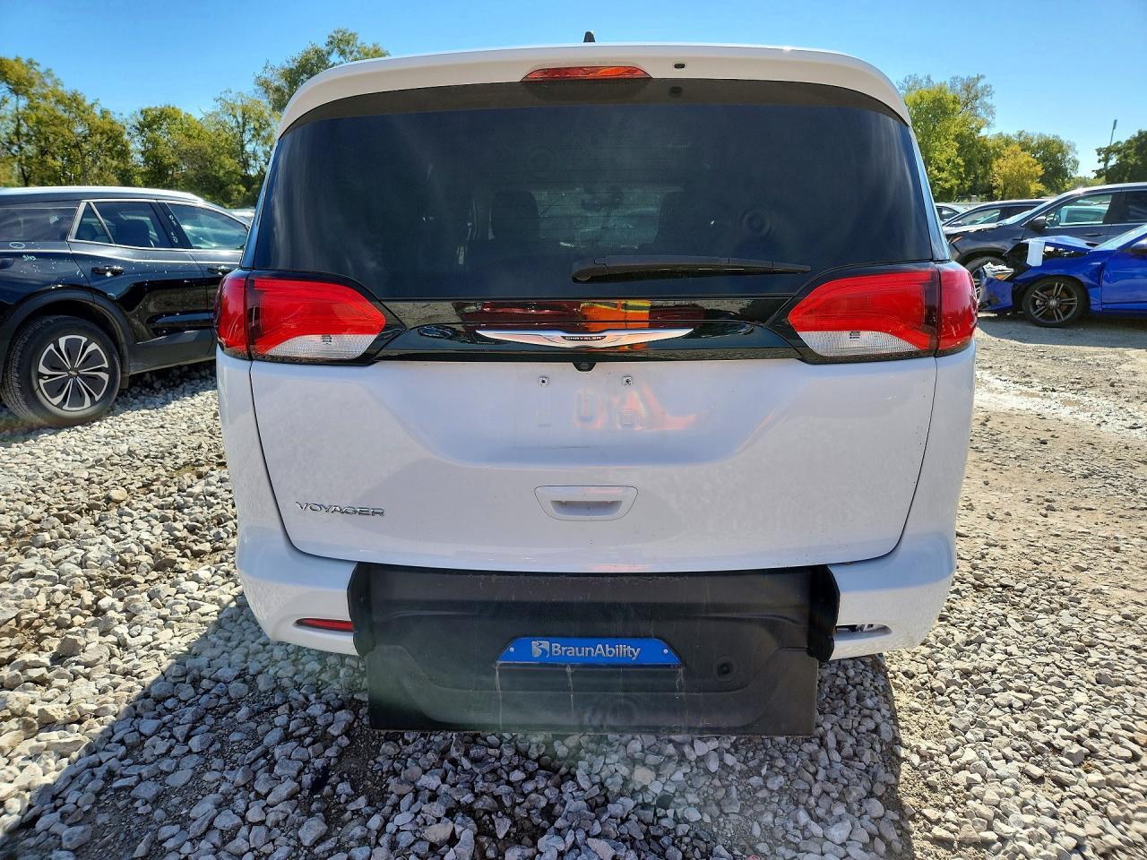 2023 CHRYSLER VOYAGER LX — Фото 6 из 13