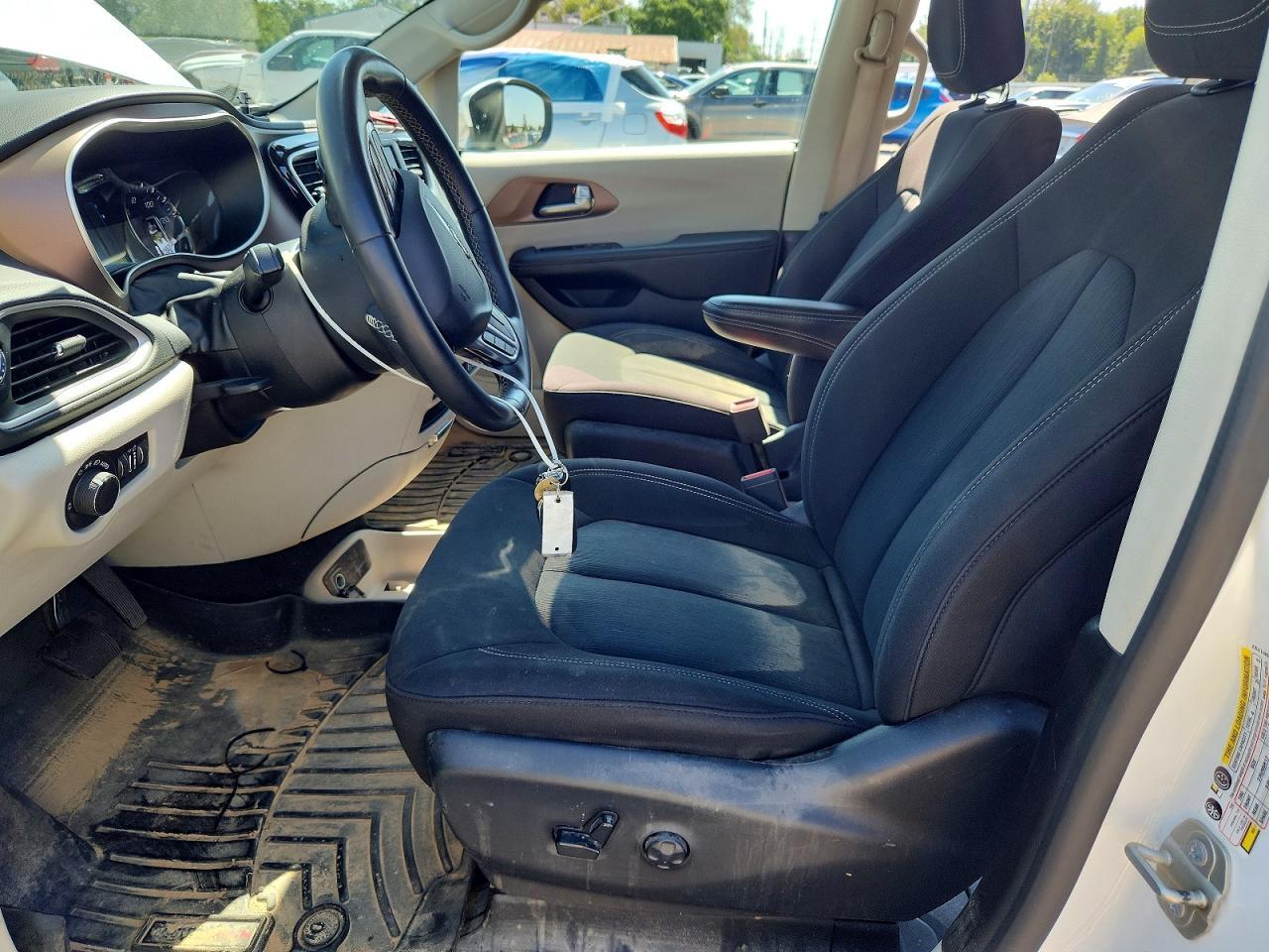 2023 CHRYSLER VOYAGER LX — Фото 7 из 13