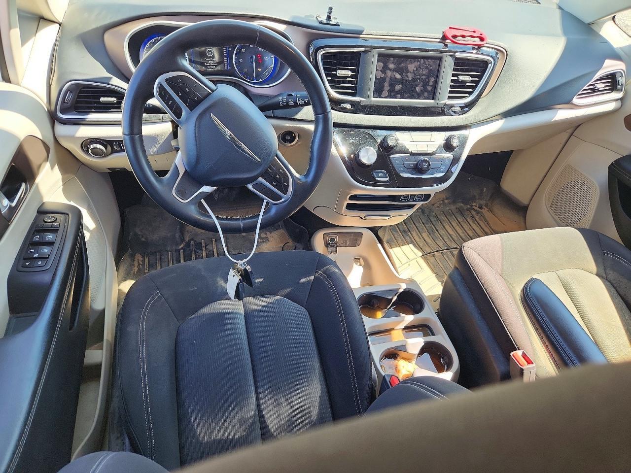 2023 CHRYSLER VOYAGER LX — Фото 8 из 13
