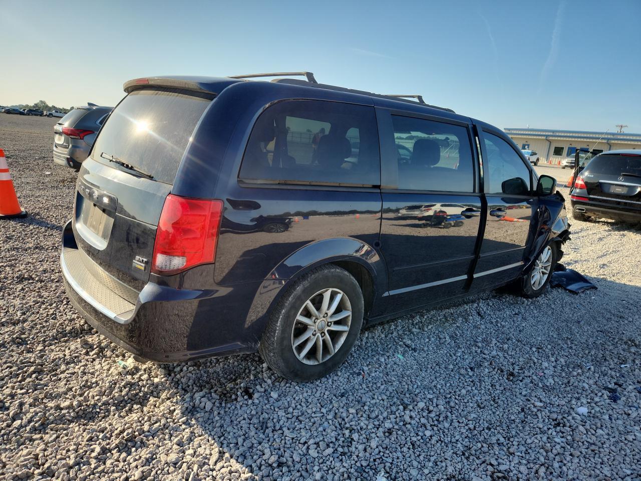 2016 DODGE GRAND CARAVAN SXT — Фото 3 из 13