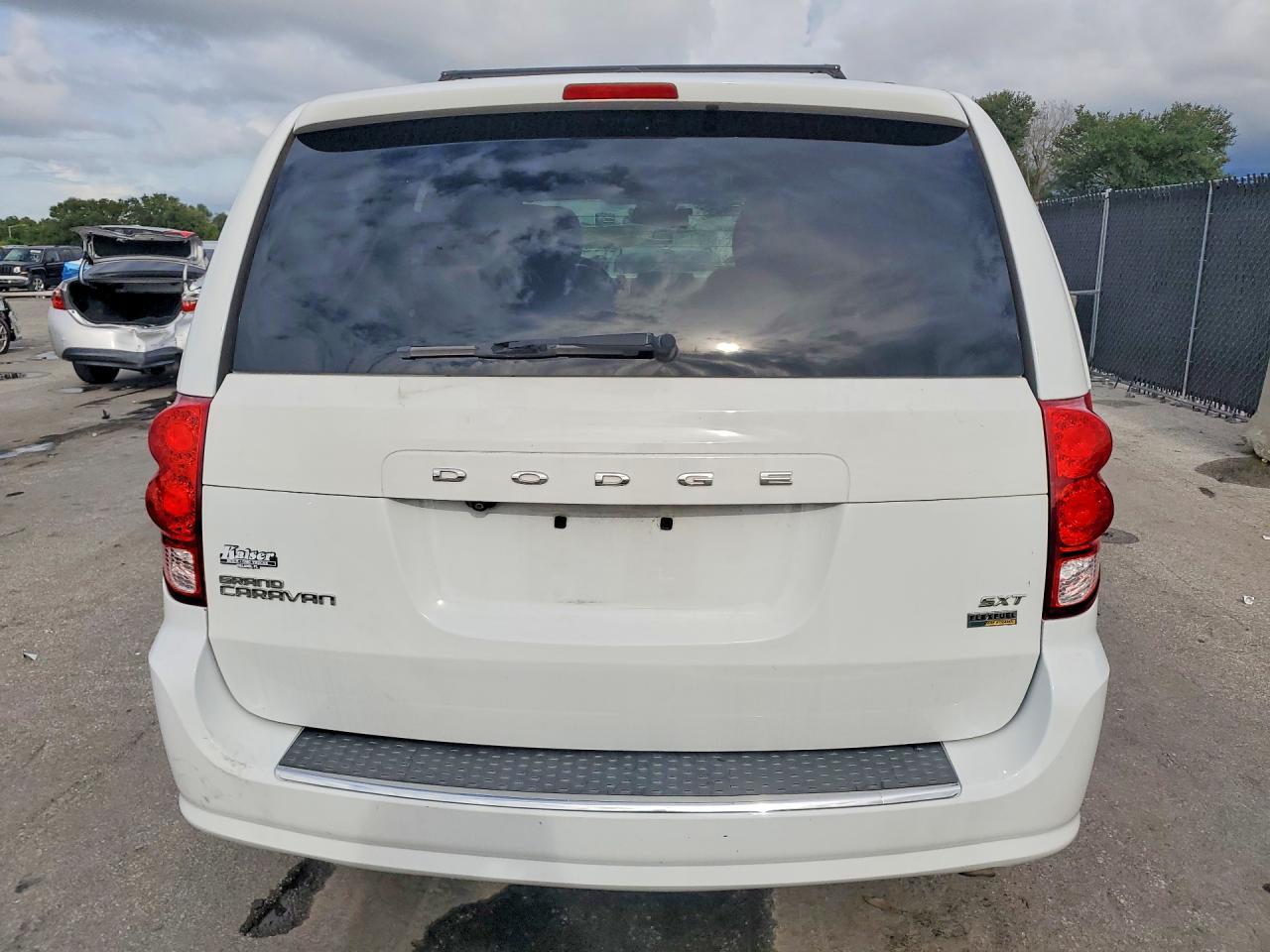 2019 DODGE GRAND CARAVAN SXT — Фото 6 из 14