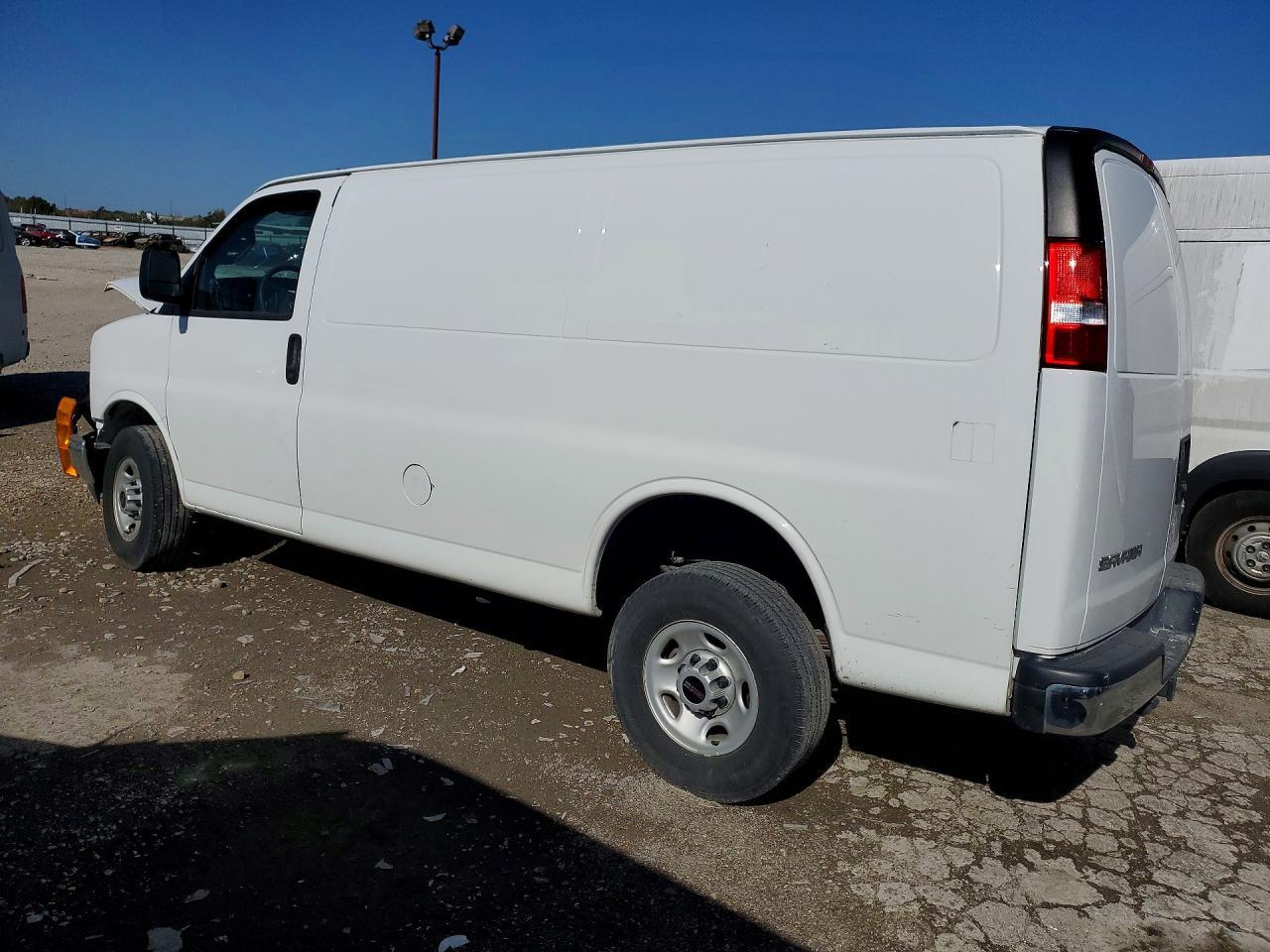 2024 GMC SAVANA G3500 — Фото 2 из 16