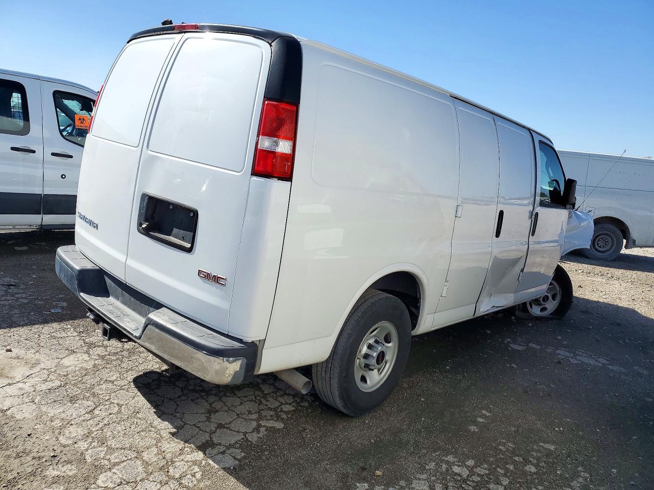 2024 GMC SAVANA G3500 — Фото 3 из 16
