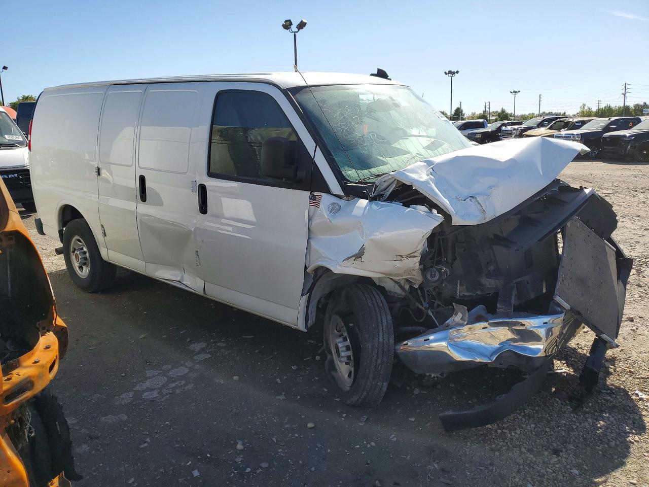 2024 GMC SAVANA G3500 — Фото 4 из 16