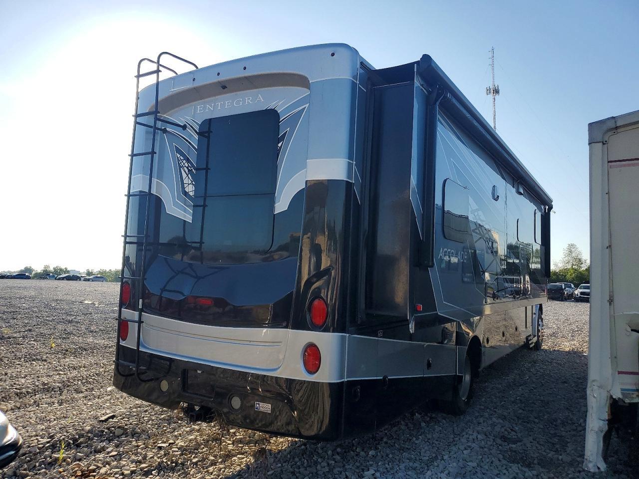 2022 FREIGHTLINER S2RV RV — Фото 4 из 10