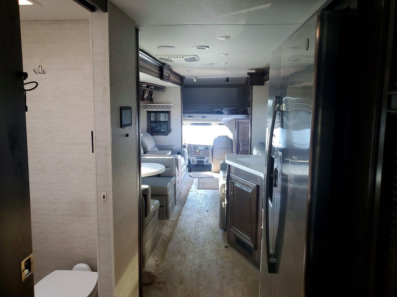 2022 FREIGHTLINER S2RV RV — Фото 5 из 10