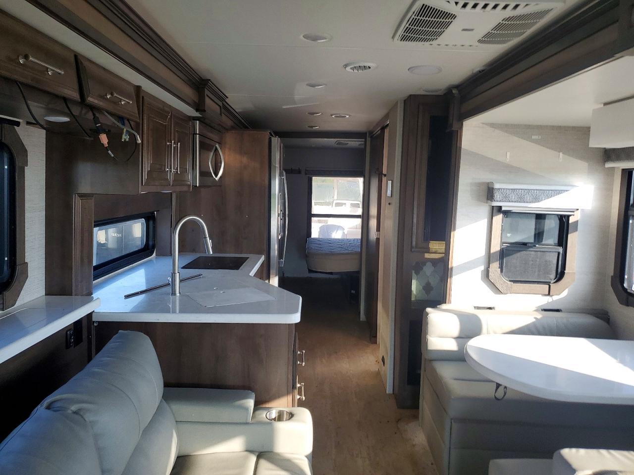 2022 FREIGHTLINER S2RV RV — Фото 6 из 10