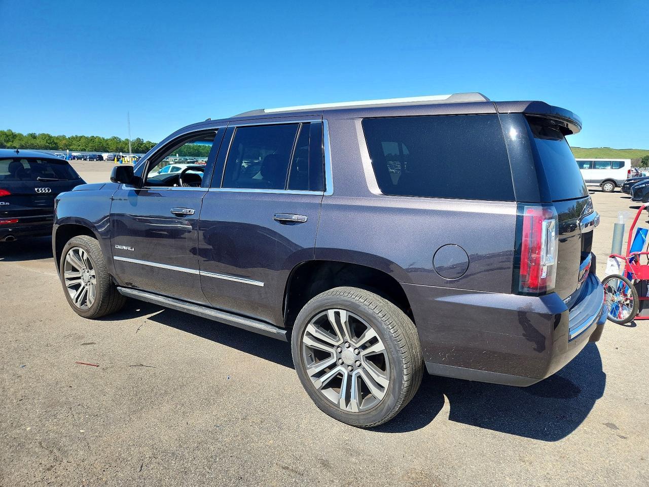 2018 GMC YUKON DENALI — Фото 2 из 13