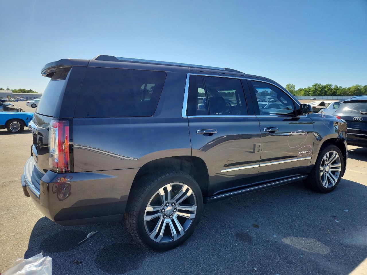 2018 GMC YUKON DENALI — Фото 3 из 13