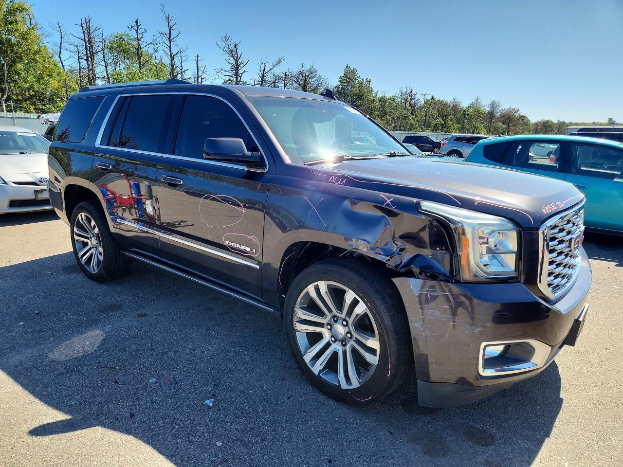 2018 GMC YUKON DENALI — Фото 4 из 13