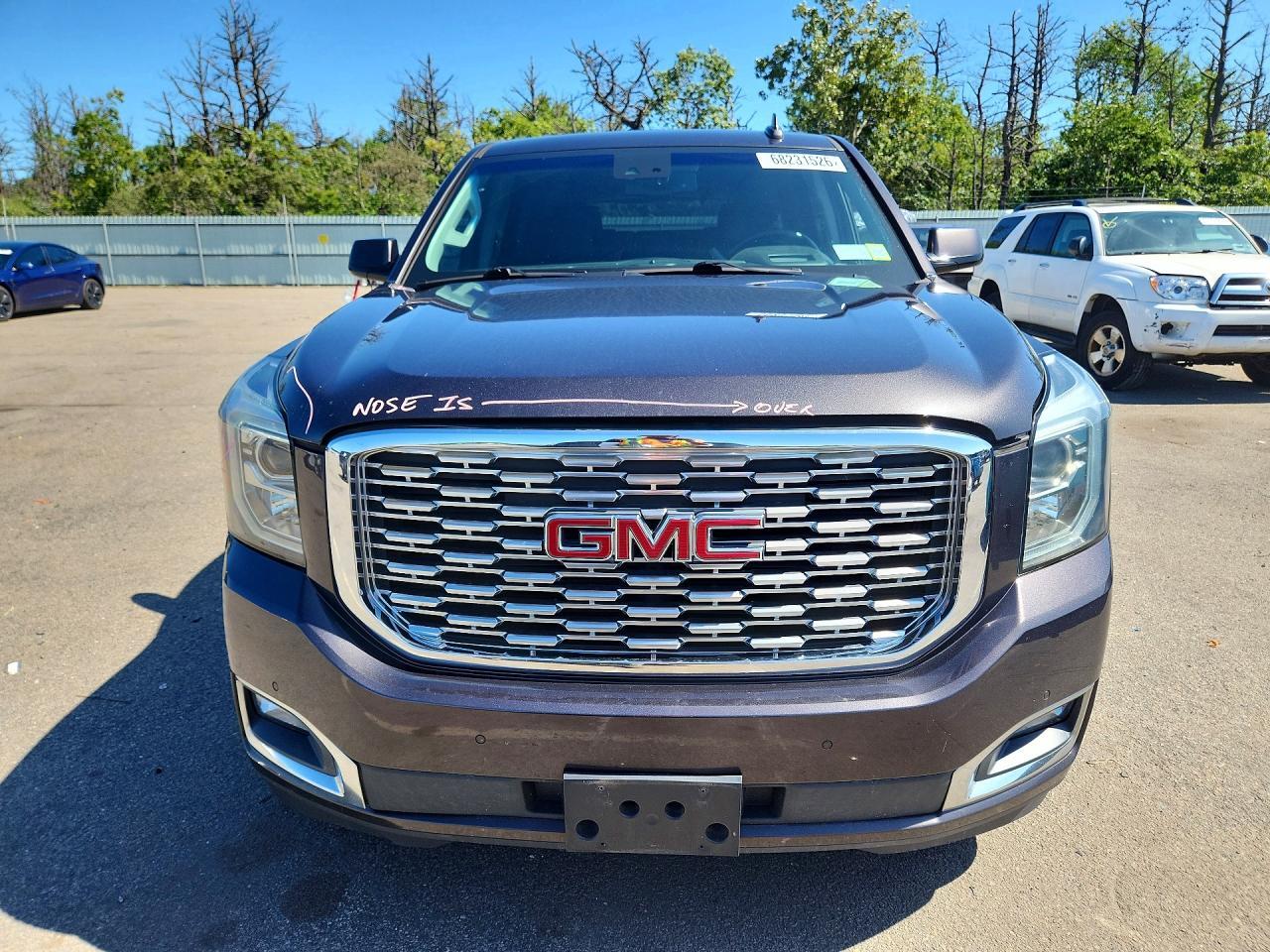 2018 GMC YUKON DENALI — Фото 5 из 13