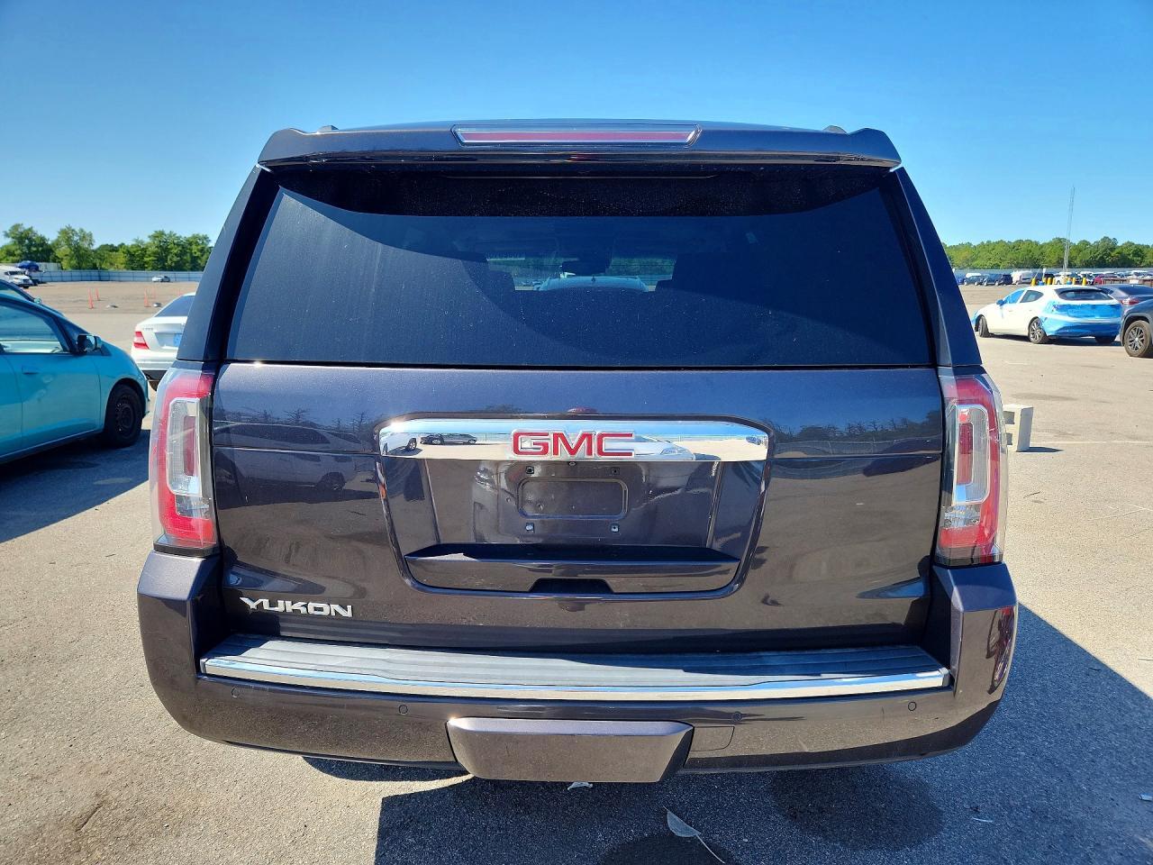 2018 GMC YUKON DENALI — Фото 6 из 13
