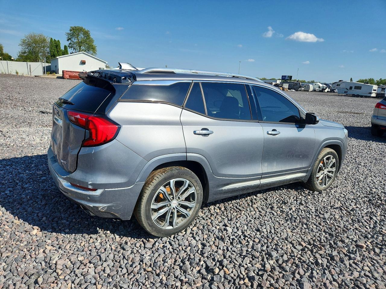 2018 GMC TERRAIN DENALI — Фото 3 из 13