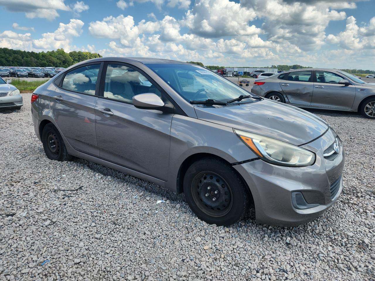 2017 HYUNDAI ACCENT SE — Фото 4 из 12