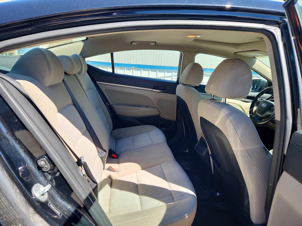 2018 HYUNDAI ELANTRA VALUE EDITION — Фото 10 из 12