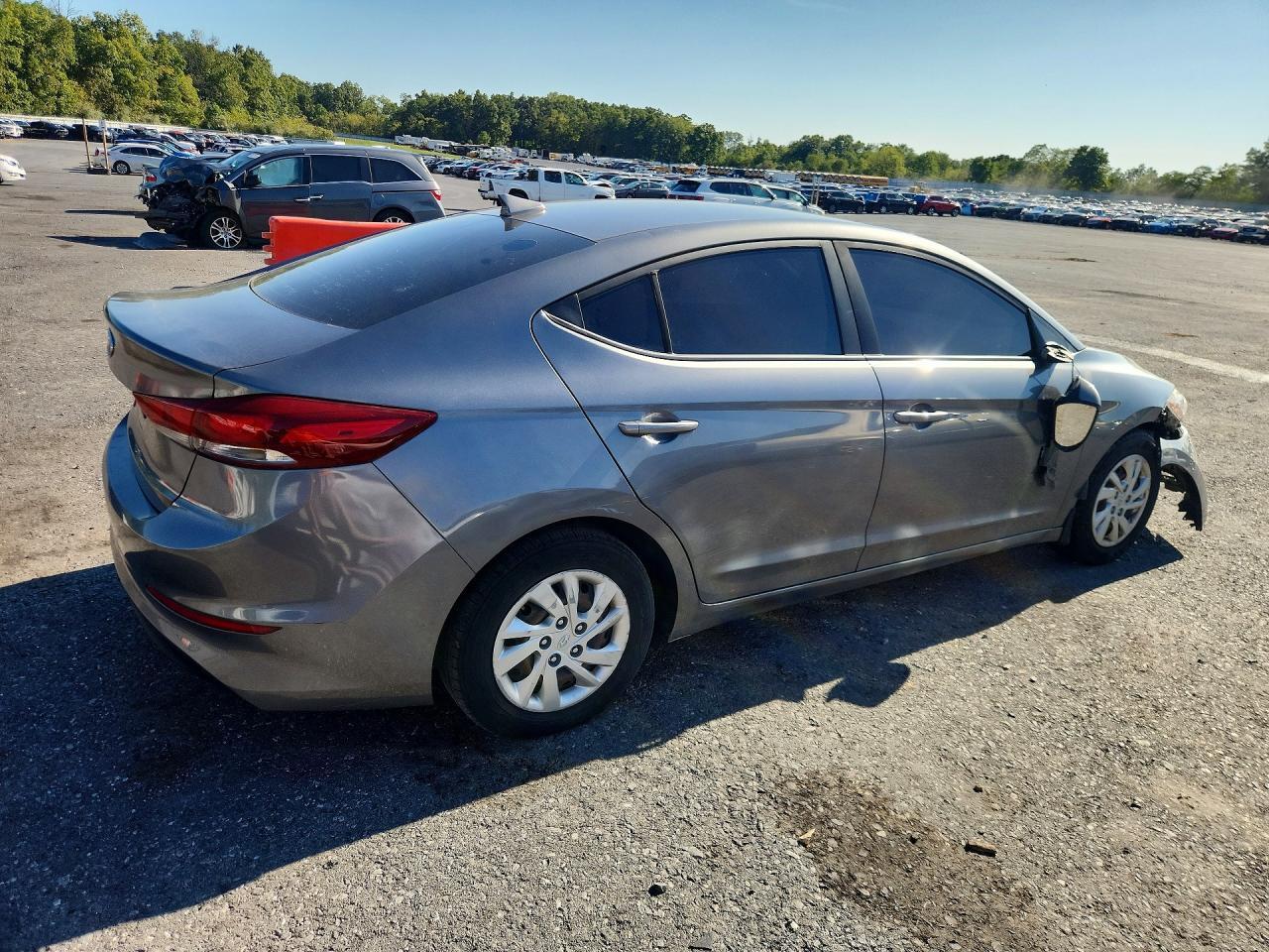 2018 HYUNDAI ELANTRA SE — Фото 3 из 12
