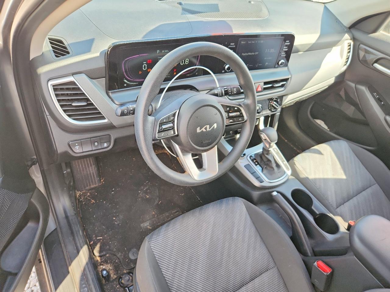 2024 KIA SELTOS LX — Фото 8 из 13