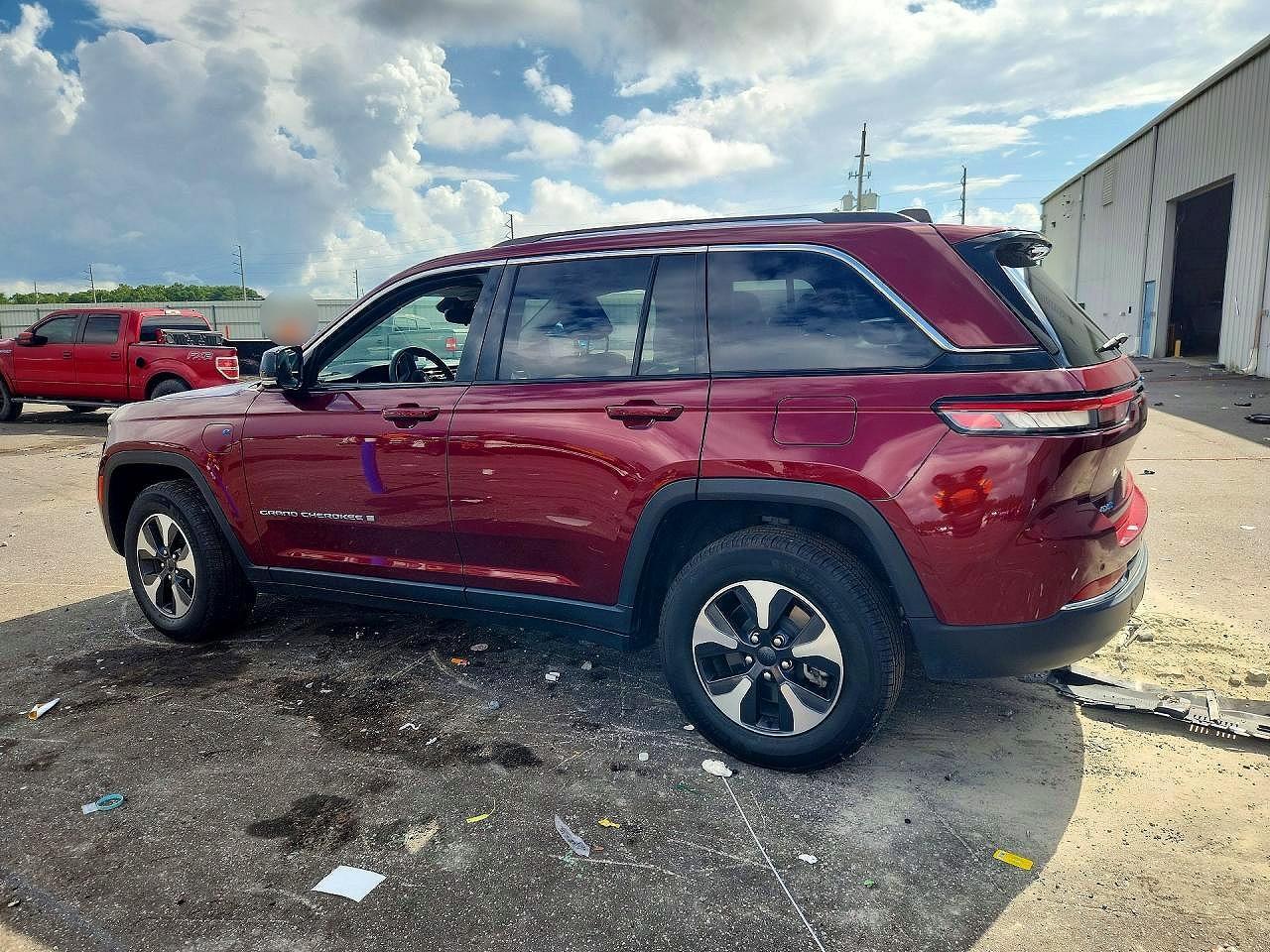 2023 JEEP GRAND CHEROKEE LIMITED 4XE — Фото 2 из 13