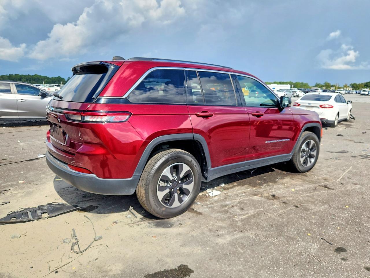2023 JEEP GRAND CHEROKEE LIMITED 4XE — Фото 3 из 13