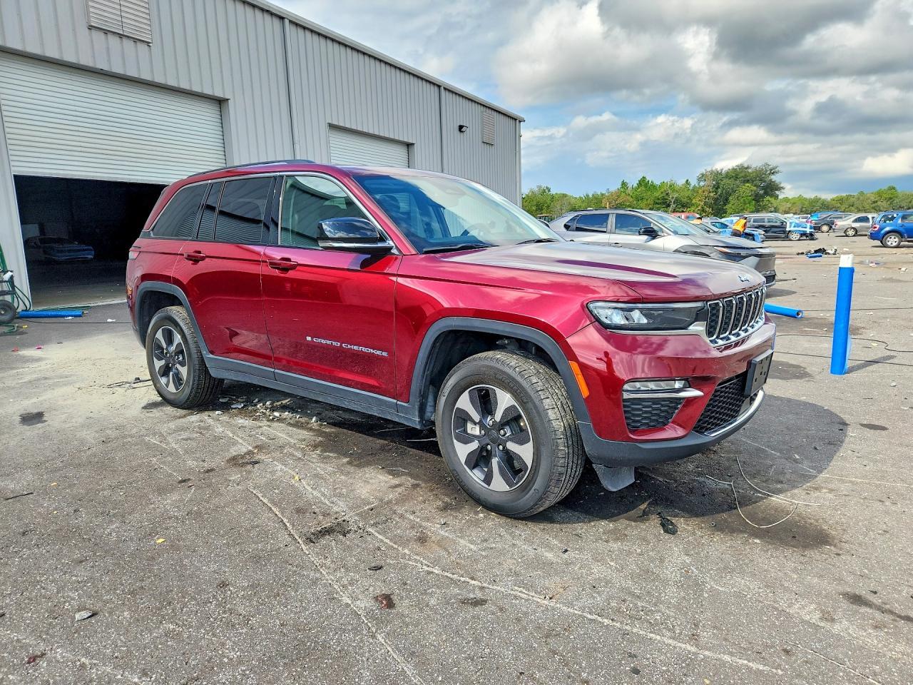 2023 JEEP GRAND CHEROKEE LIMITED 4XE — Фото 4 из 13