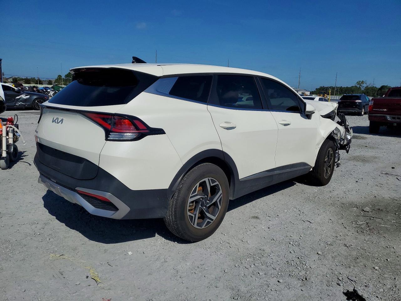 2024 KIA SPORTAGE LX — Фото 3 из 13