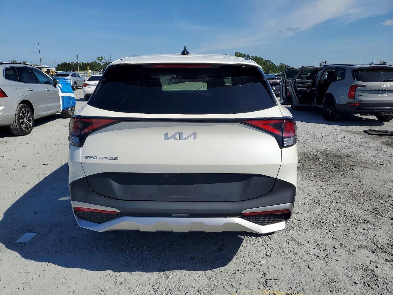 2024 KIA SPORTAGE LX — Фото 6 из 13