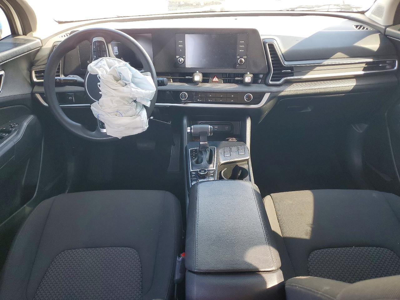 2024 KIA SPORTAGE LX — Фото 8 из 13