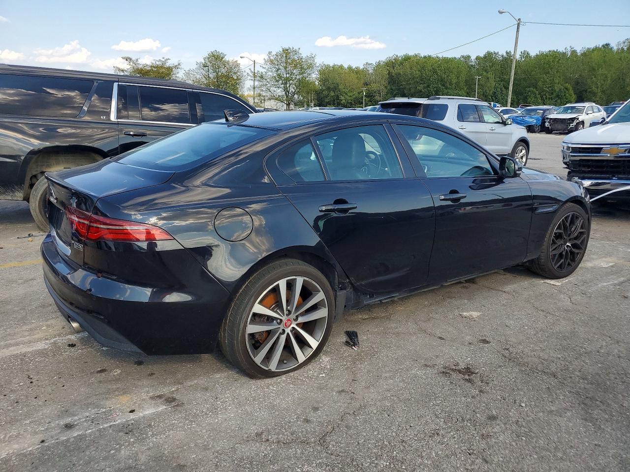 2020 JAGUAR XE S — Фото 3 из 12