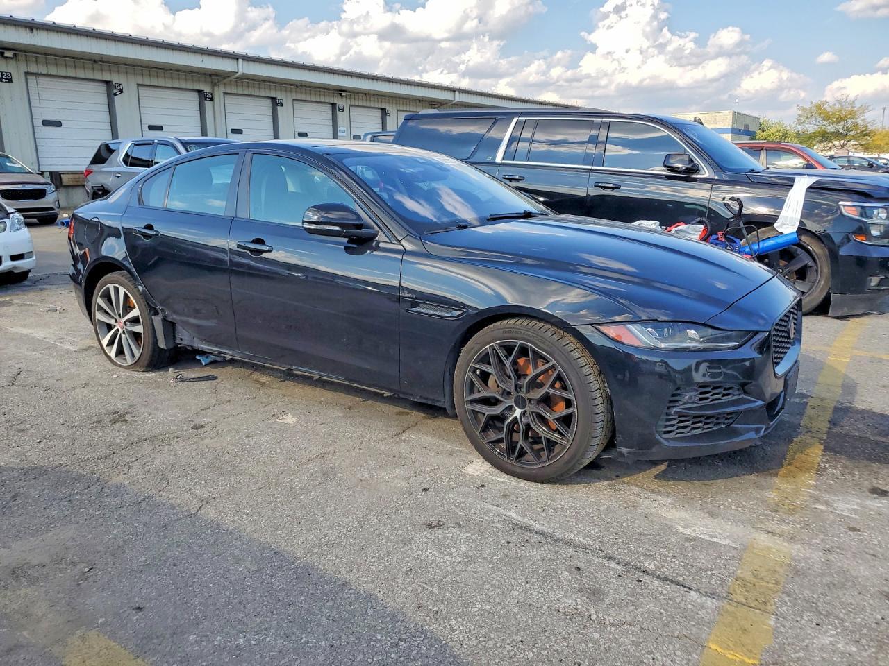 2020 JAGUAR XE S — Фото 4 из 12