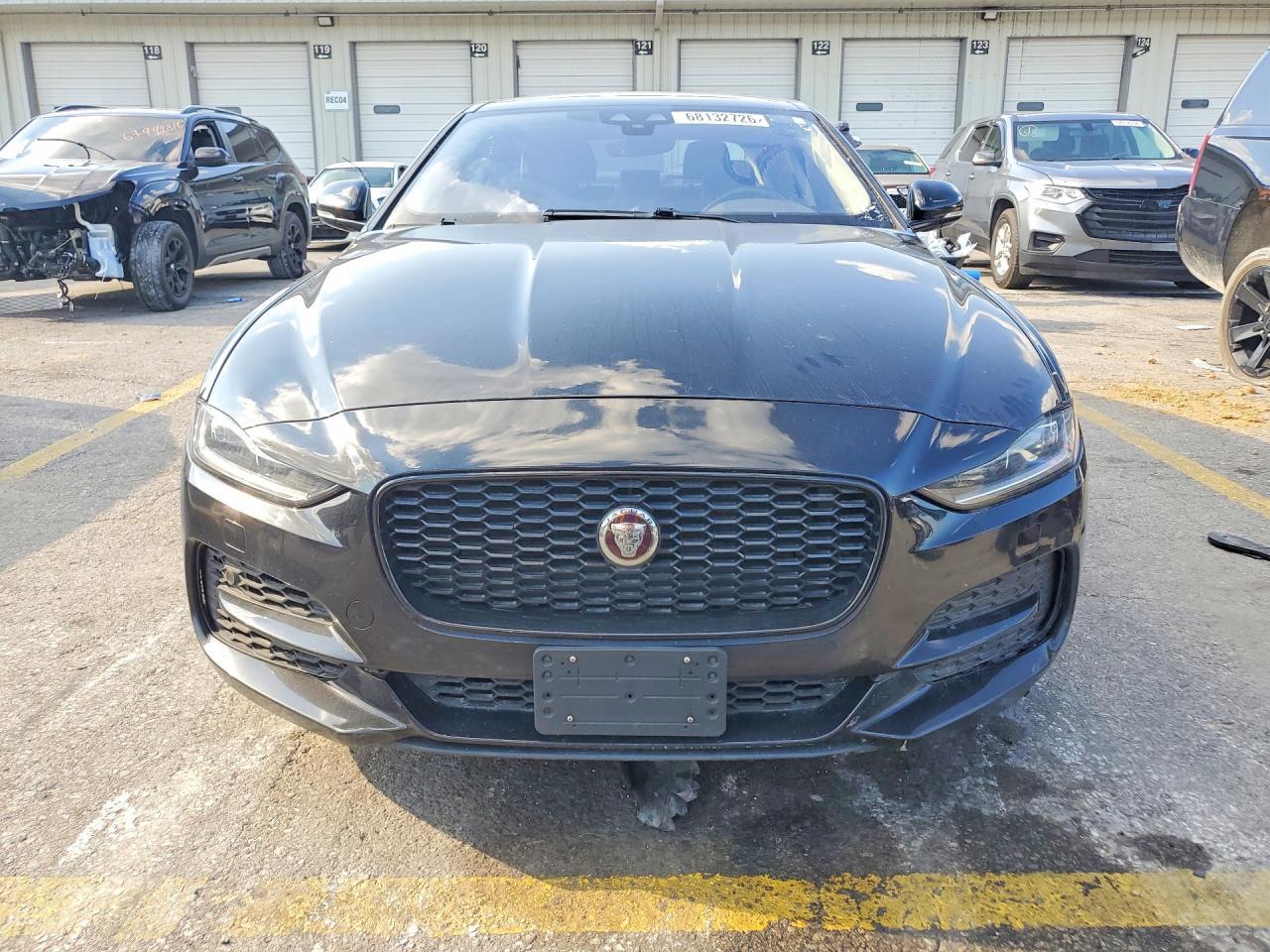 2020 JAGUAR XE S — Фото 5 из 12