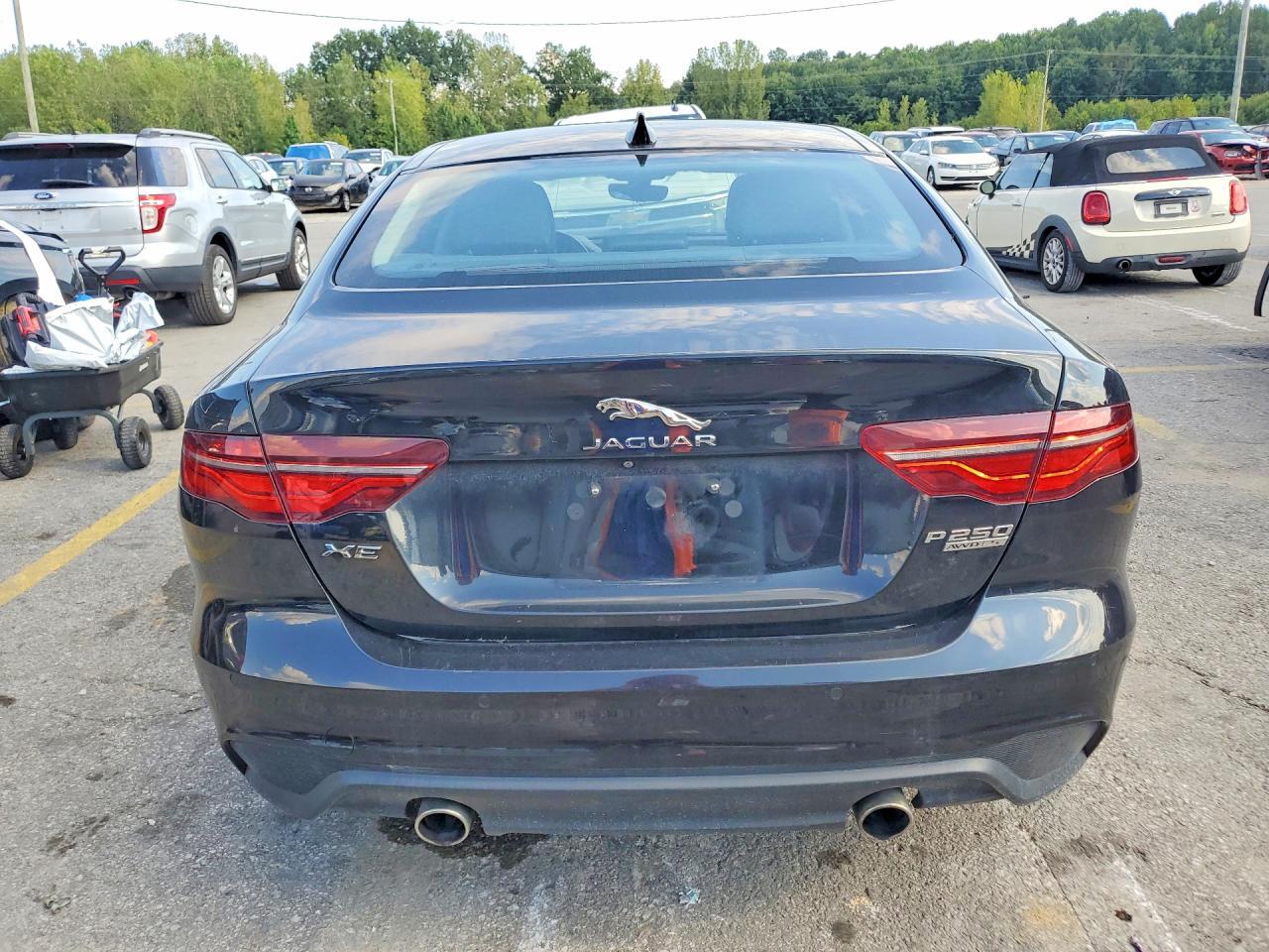 2020 JAGUAR XE S — Фото 6 из 12