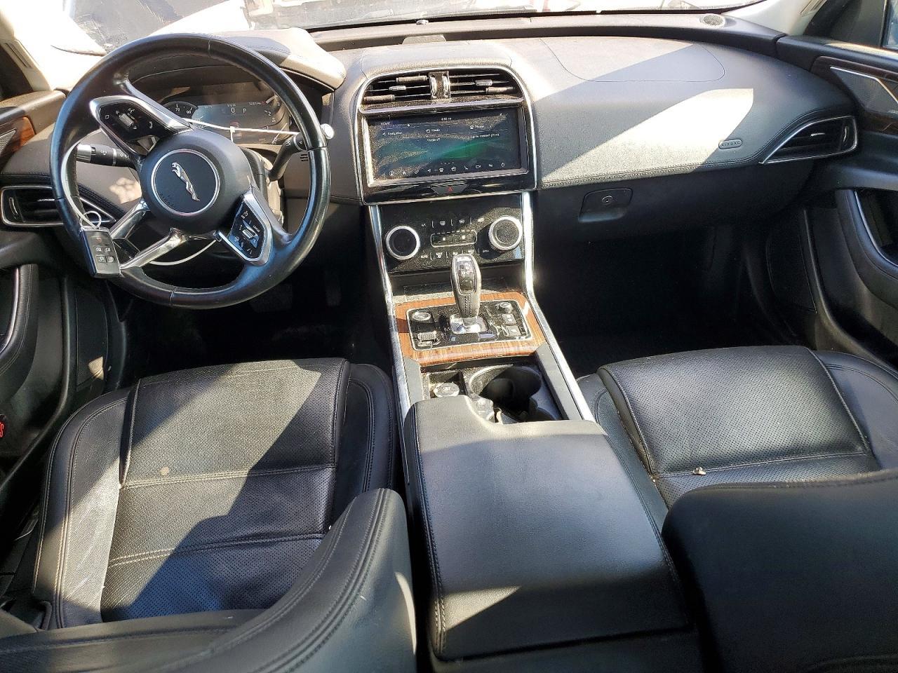 2020 JAGUAR XE S — Фото 8 из 12
