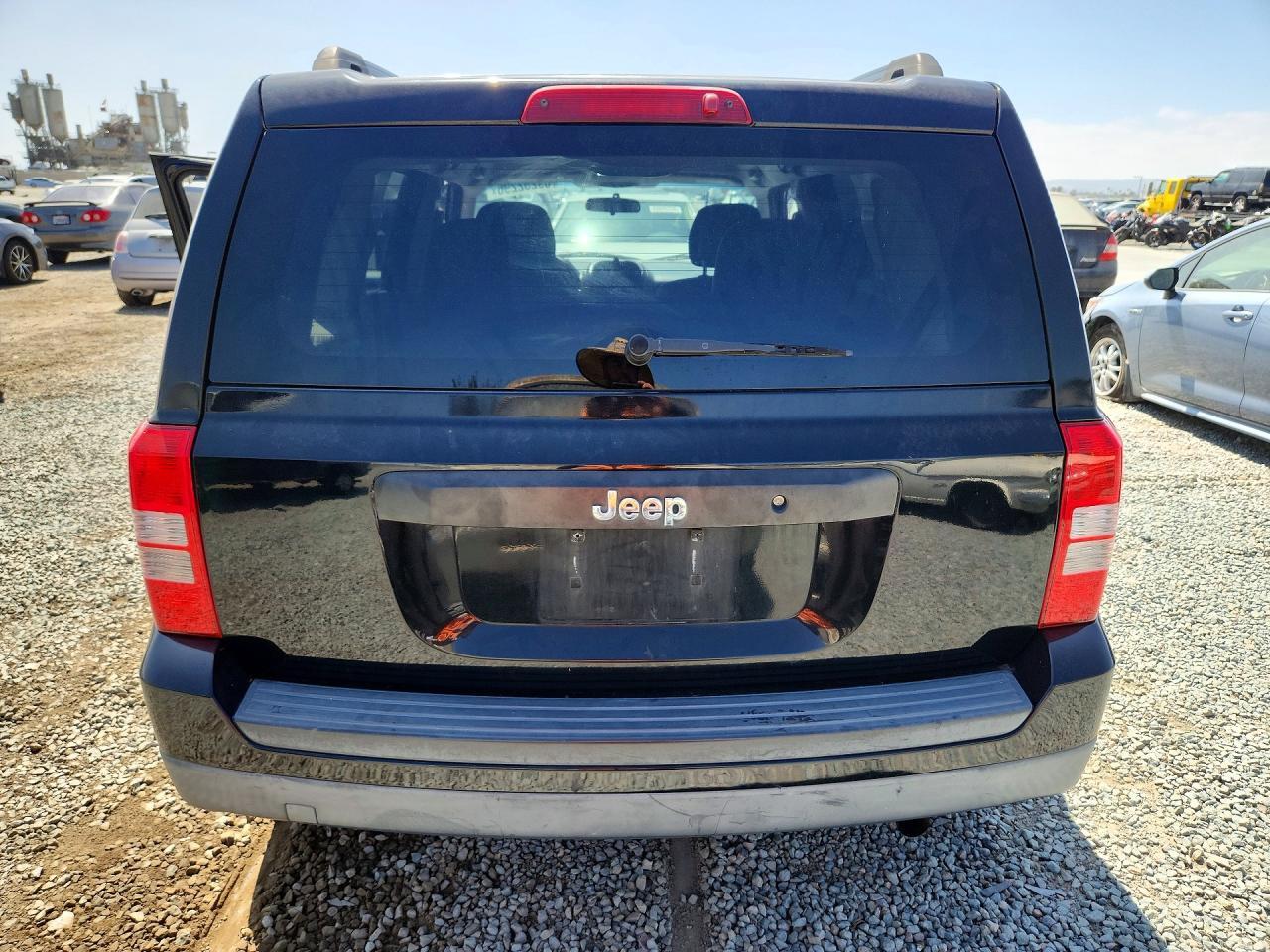 2015 JEEP PATRIOT SPORT — Фото 6 из 13