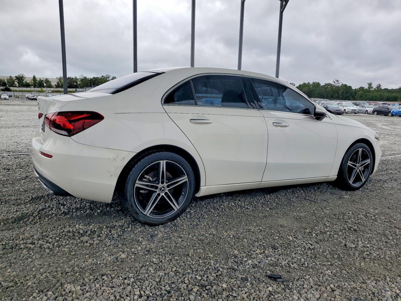 2022 MERCEDES-BENZ A 220 — Фото 3 из 12