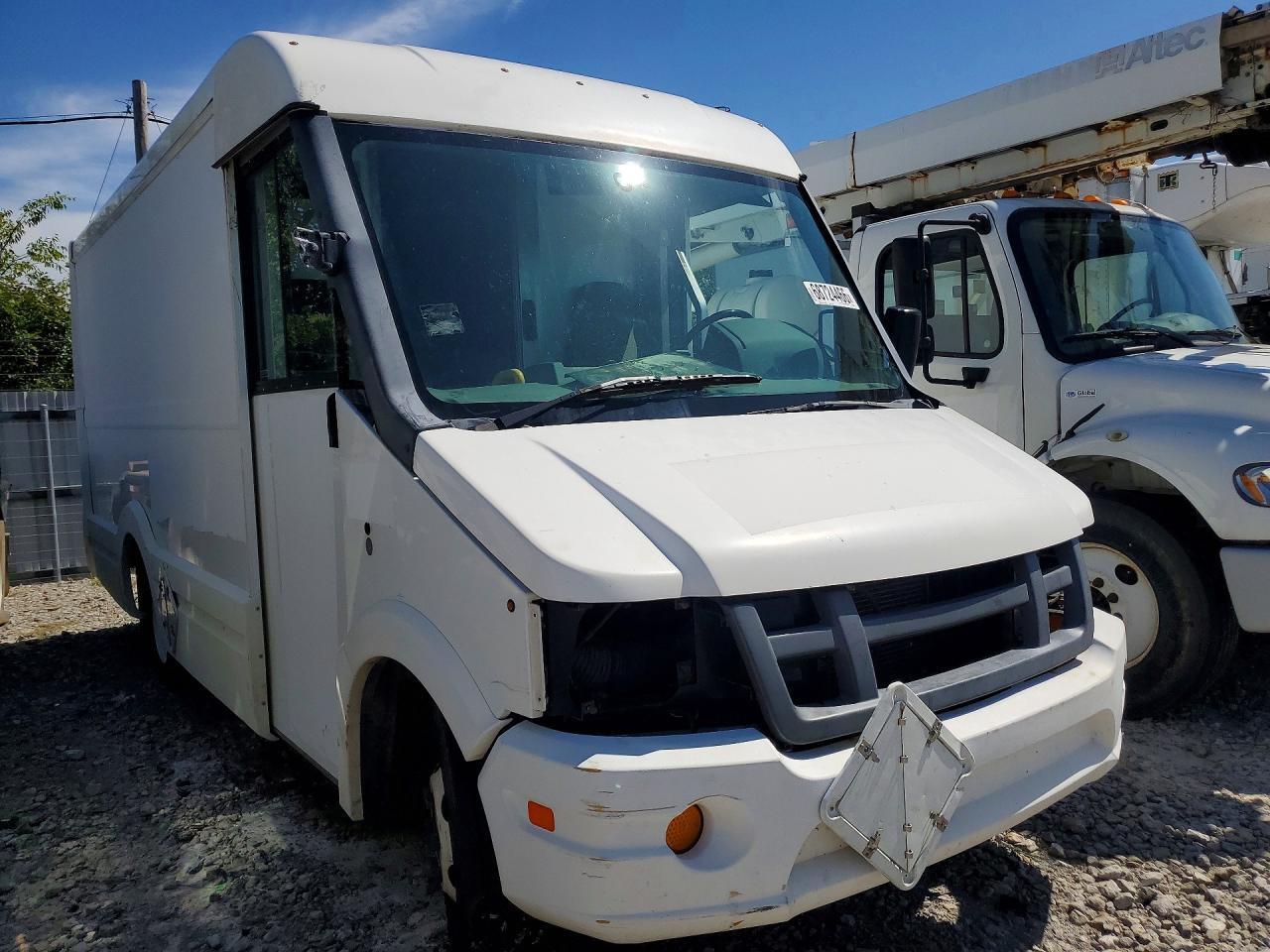2016 ISUZU REACH DELIVERY TRUCK — Фото 4 из 12