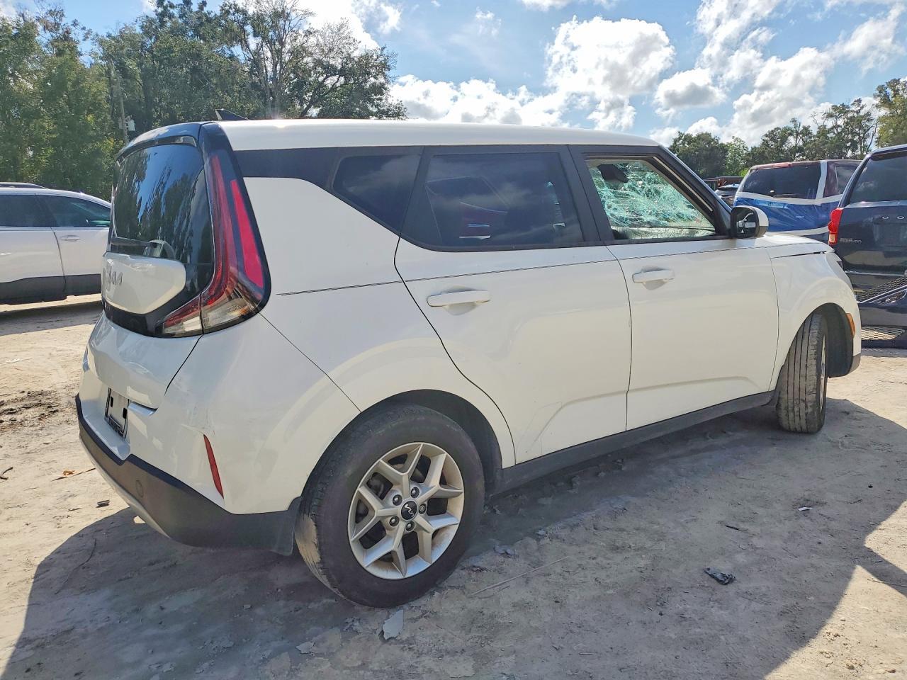 2023 KIA SOUL LX — Фото 3 из 14