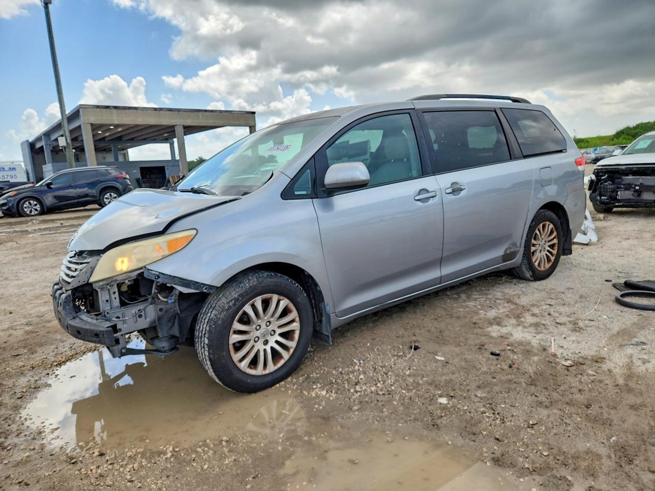 2012 TOYOTA SIENNA XLE 8-PASSENGER