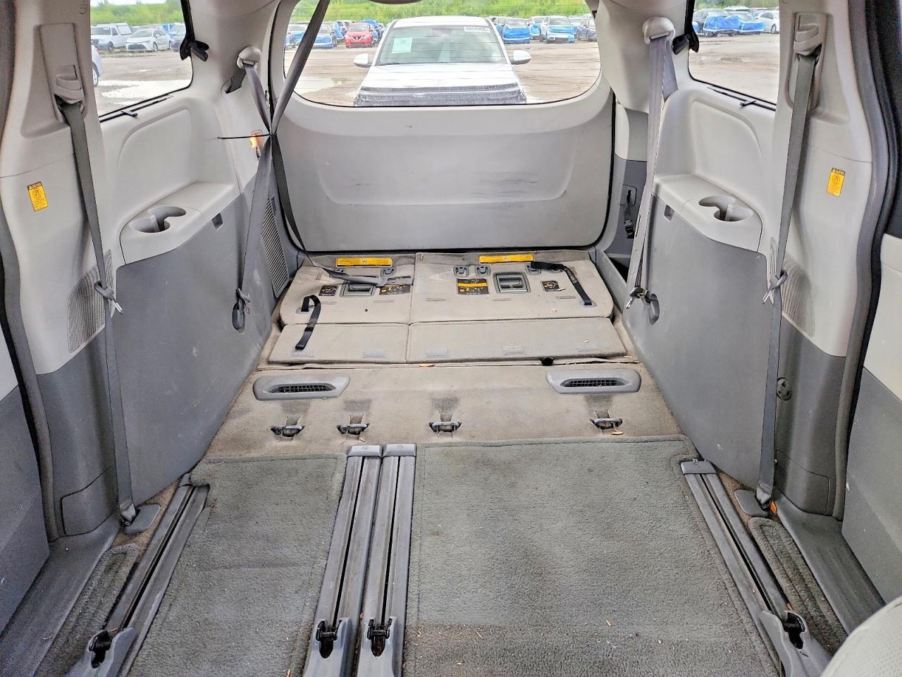 2012 TOYOTA SIENNA XLE 8-PASSENGER — Фото 10 из 14