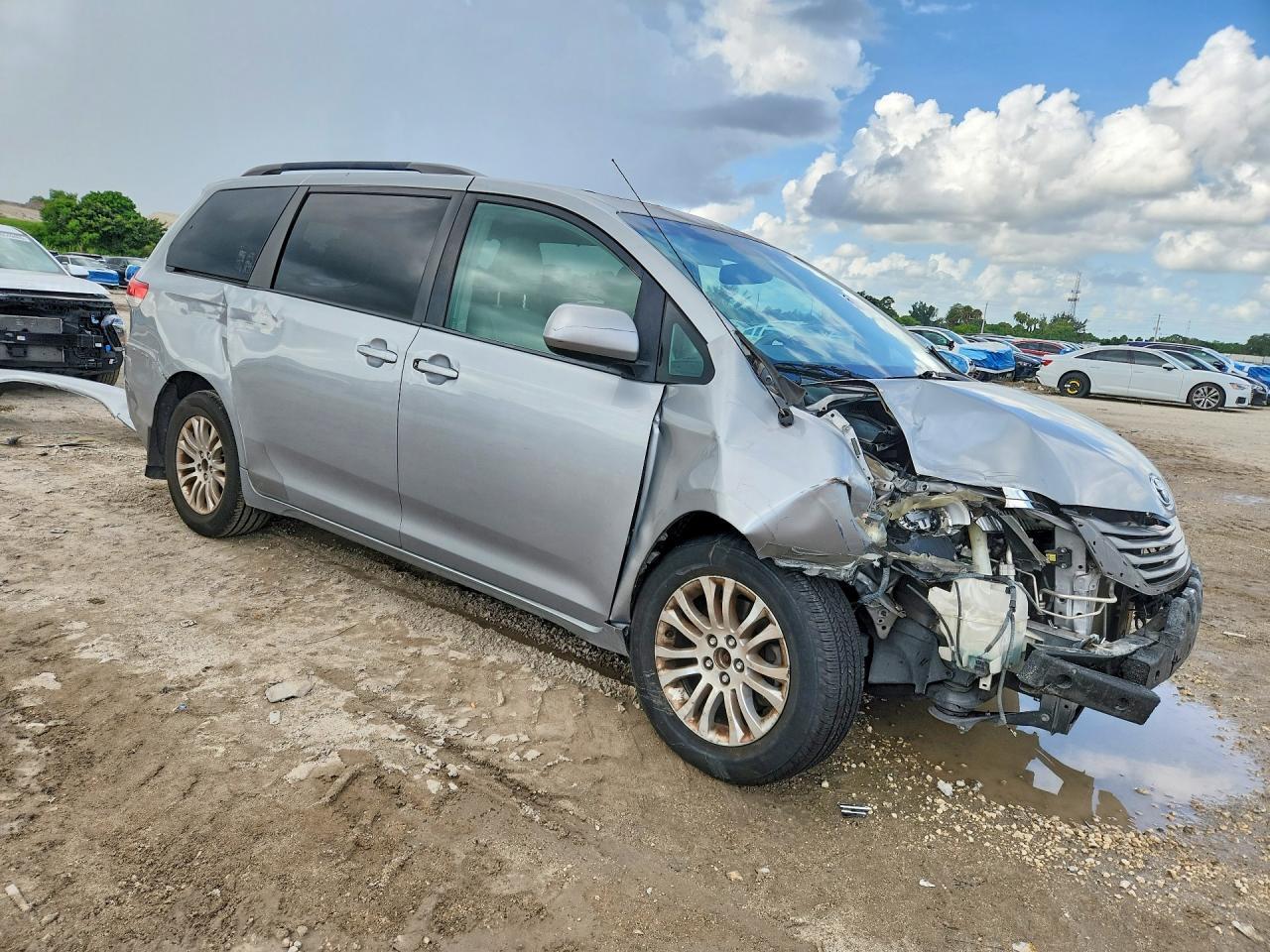 2012 TOYOTA SIENNA XLE 8-PASSENGER — Фото 4 из 14