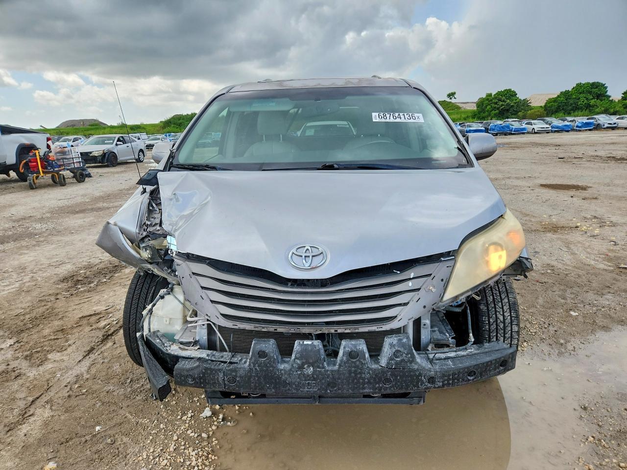 2012 TOYOTA SIENNA XLE 8-PASSENGER — Фото 5 из 14