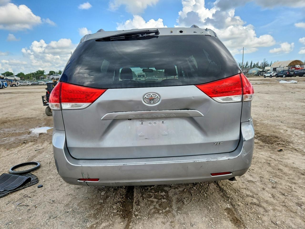 2012 TOYOTA SIENNA XLE 8-PASSENGER — Фото 6 из 14