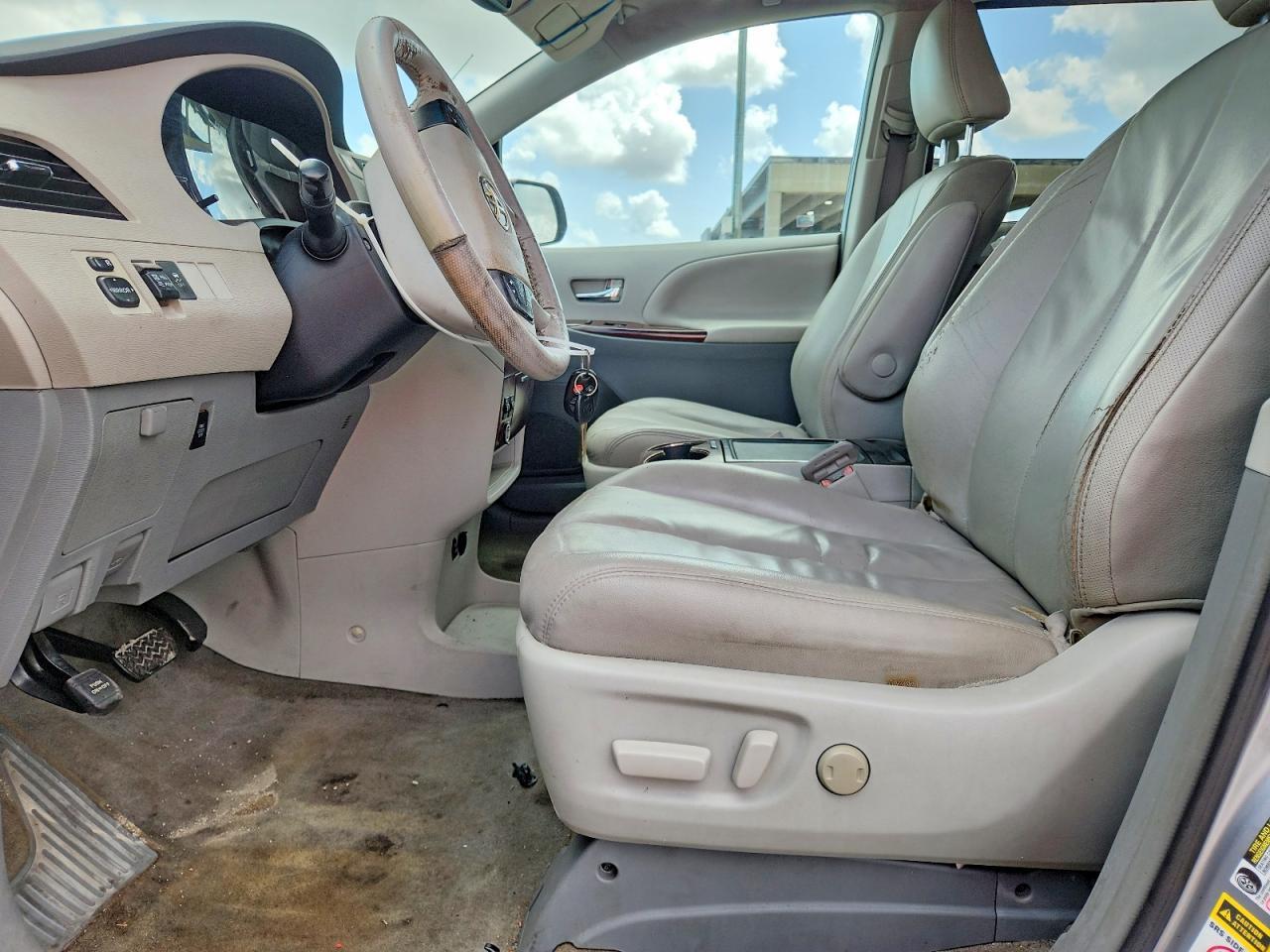 2012 TOYOTA SIENNA XLE 8-PASSENGER — Фото 7 из 14