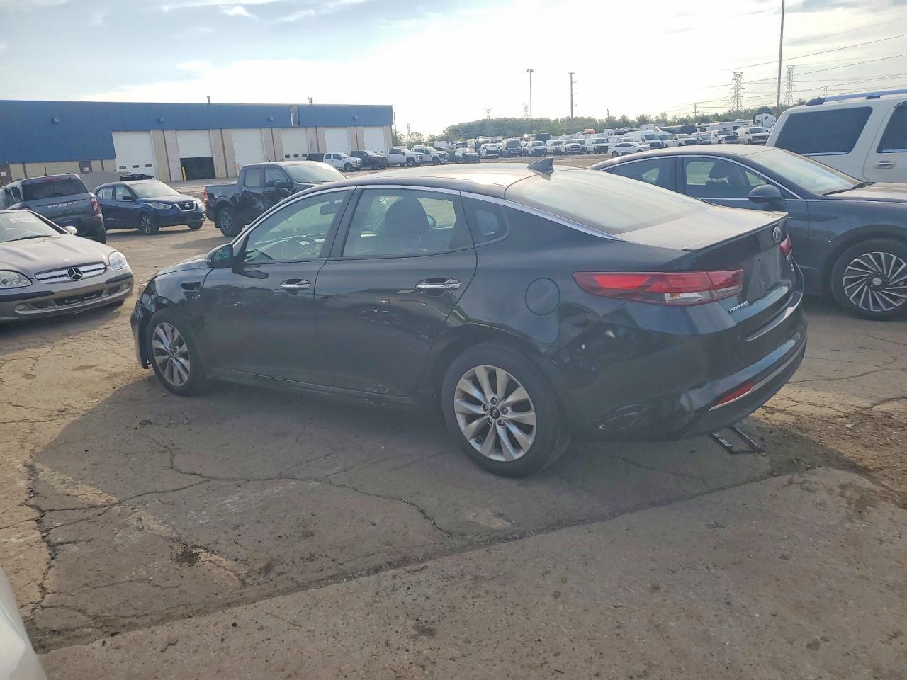 2018 KIA OPTIMA S — Фото 2 из 12