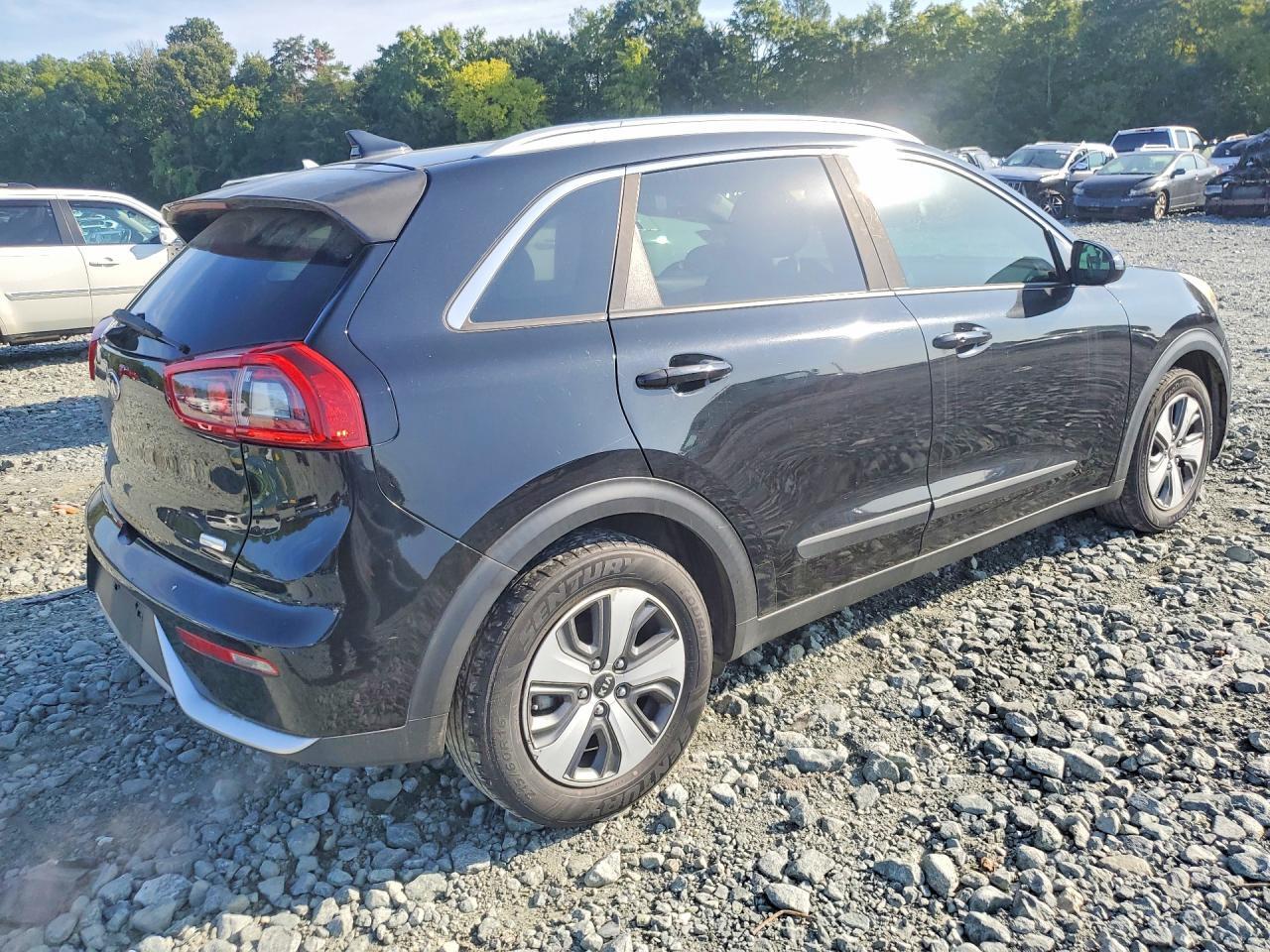 2017 KIA NIRO LX — Фото 3 из 13