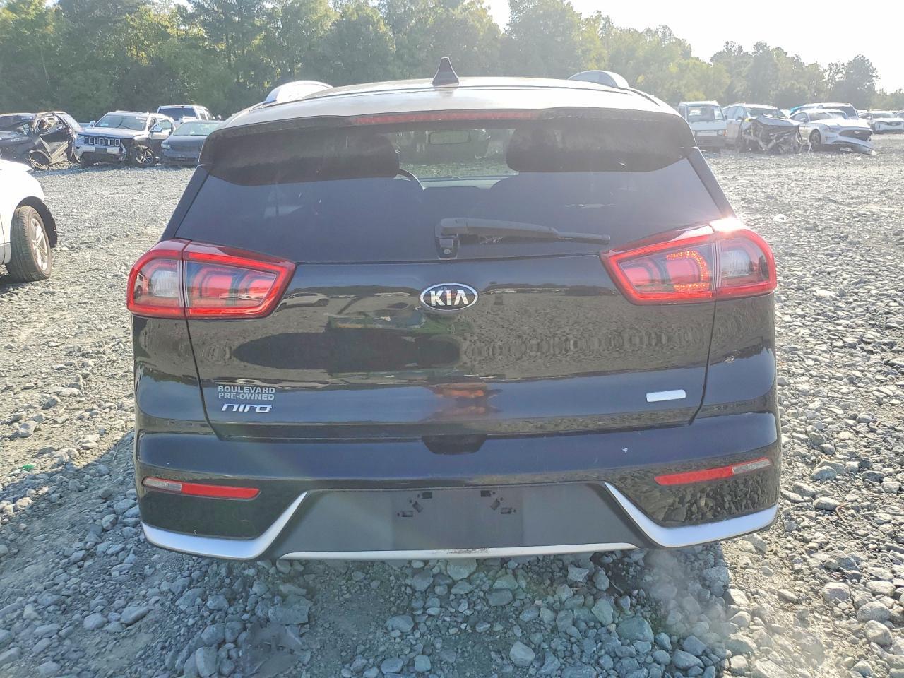 2017 KIA NIRO LX — Фото 6 из 13