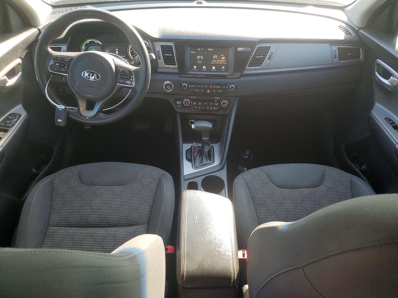 2017 KIA NIRO LX — Фото 8 из 13