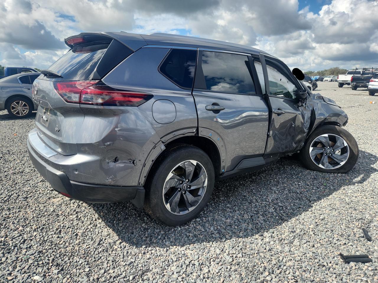 2024 NISSAN ROGUE SV — Фото 3 из 13