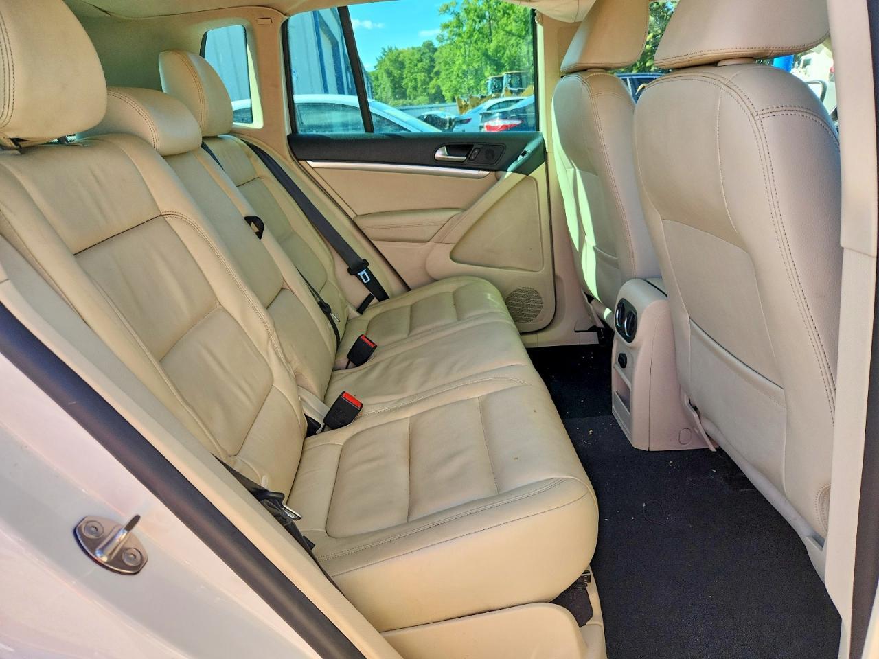 2012 VOLKSWAGEN TIGUAN S — Фото 11 из 13