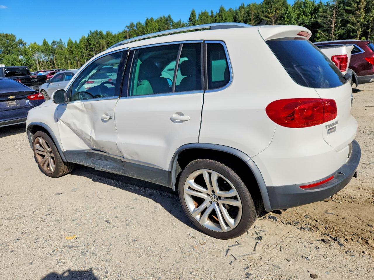 2012 VOLKSWAGEN TIGUAN S — Фото 2 из 13