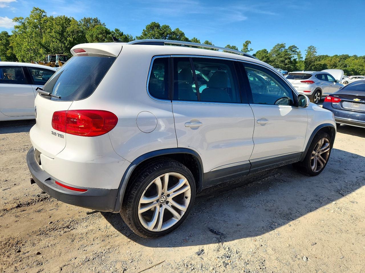 2012 VOLKSWAGEN TIGUAN S — Фото 3 из 13